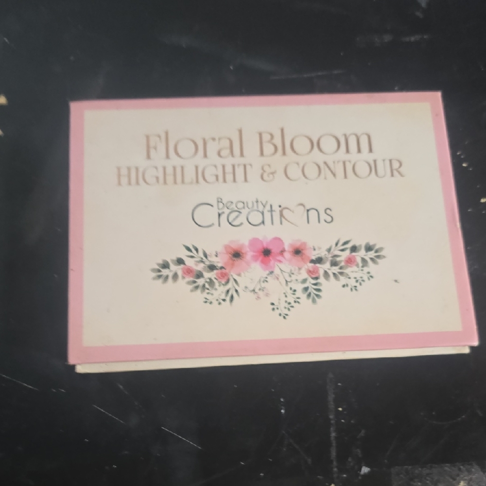 Beauty Creations Floral Bloom Highlight & Contour Palette - Pink and Cream